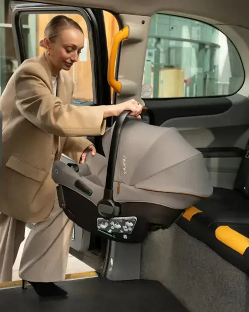 Nuna PIPA Urbn Baby Car Seat-Rear Facing-TUV Aircraft Certified-Integrated ISOFIX Connectors for Easy Installation-Ultra Lightweight-For 0M+ (Upto 13Kg)-Caviar