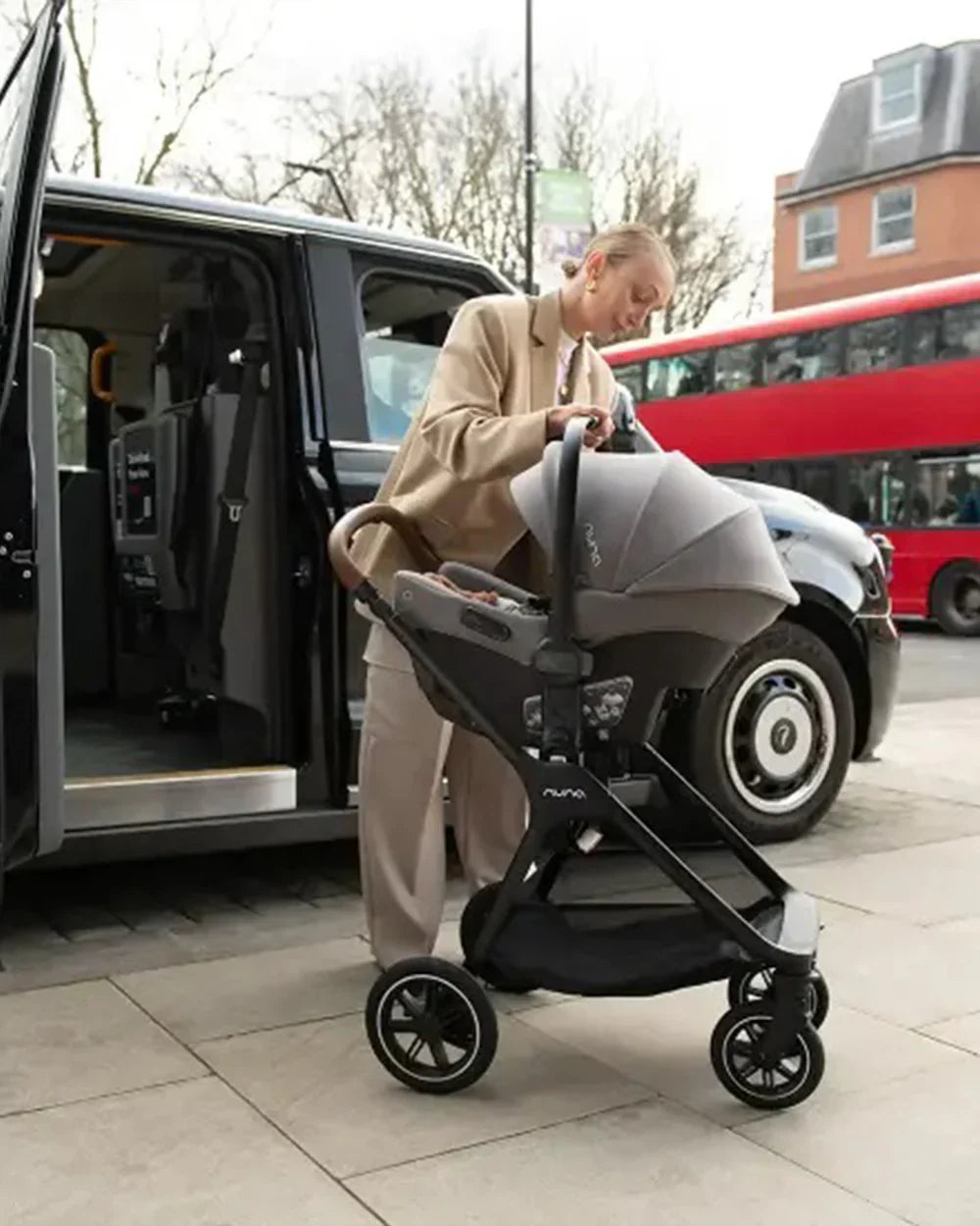 Nuna PIPA Urbn Baby Car Seat-Rear Facing-TUV Aircraft Certified-Integrated ISOFIX Connectors for Easy Installation-Ultra Lightweight-For 0M+ (Upto 13Kg)-Caviar