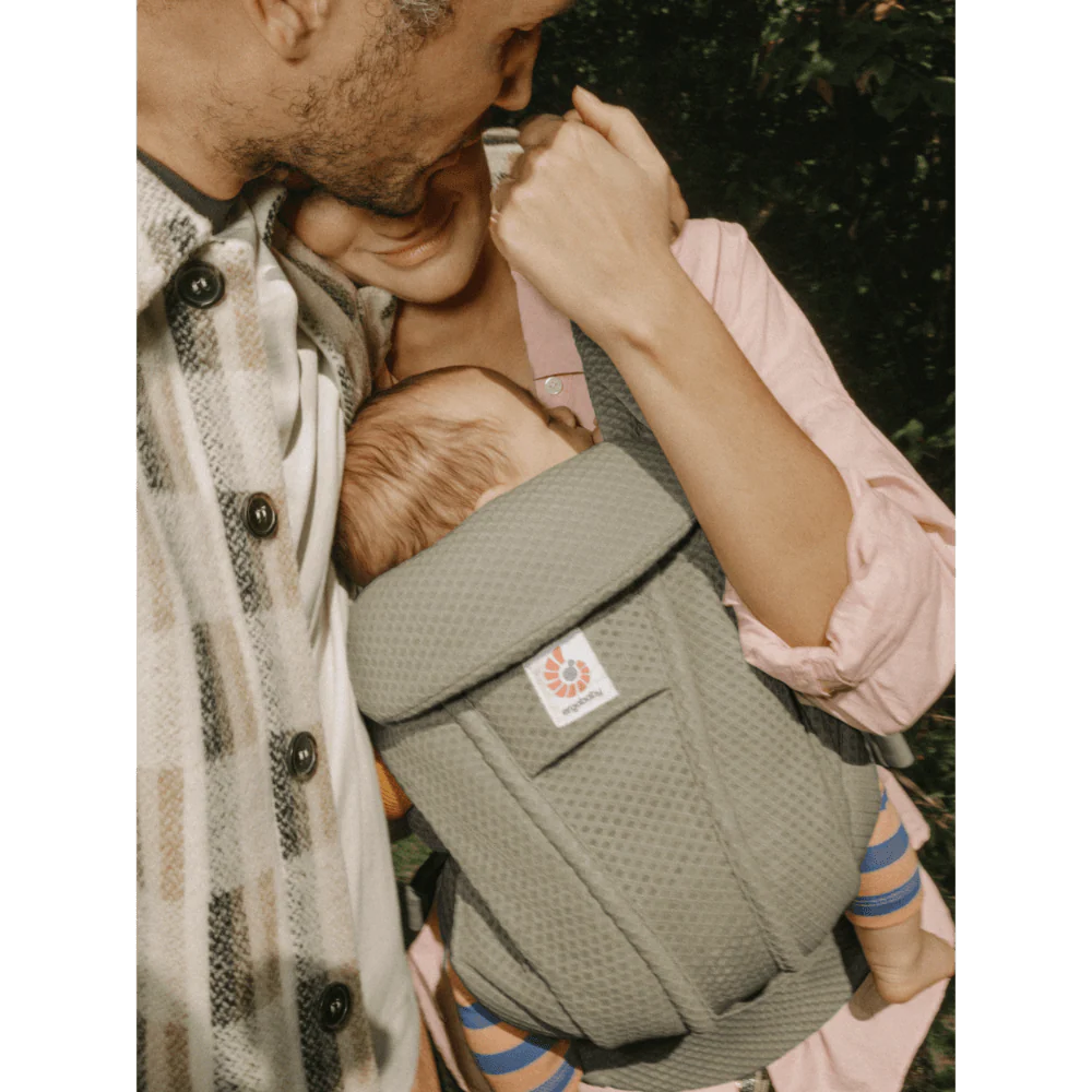 Ergobaby Omni Deluxe Baby Carrier - Lightweight Newborn to Toddler Carrier with Breathable Soft Mesh, Enhanced Lumbar Support, Adjustable Waistbelt & Cross Straps, Privacy Hood, 4 Carry Positions, 6 Storage Pockets, 3-20Kgs, Birth - 4 Years - Soft Olive