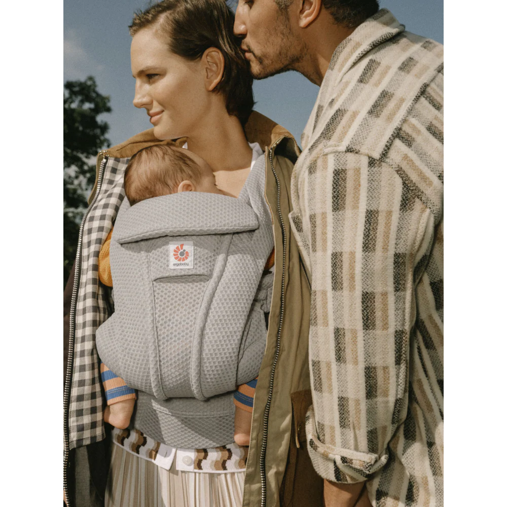 Ergobaby Omni Deluxe Baby Carrier - Lightweight Newborn to Toddler Carrier with Breathable Soft Mesh, Enhanced Lumbar Support, Adjustable Waistbelt & Cross Straps, Privacy Hood, 4 Carry Positions, 6 Storage Pockets, 3-20Kgs, Birth - 4 Years, Pearl Grey