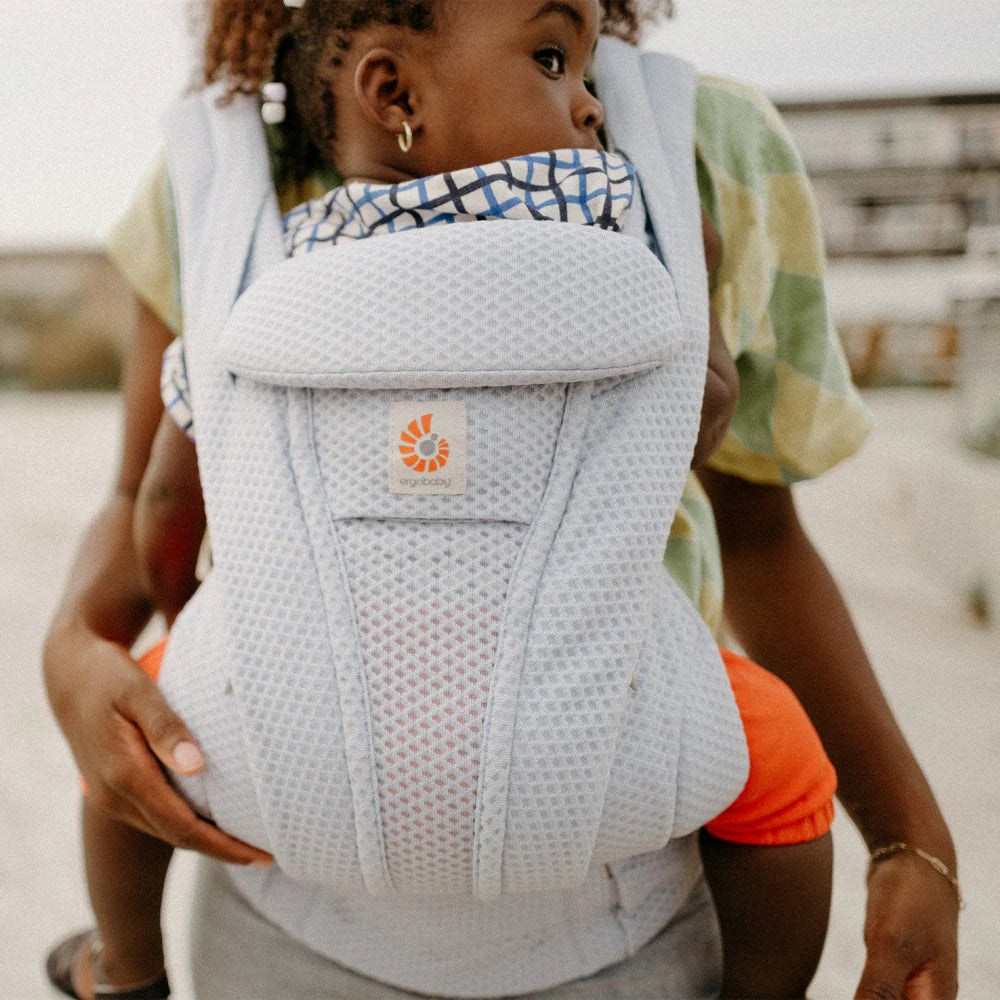 Ergobaby Omni Deluxe Baby Carrier - Lightweight Newborn to Toddler Carrier with Breathable Soft Mesh, Enhanced Lumbar Support, Adjustable Waistbelt & Cross Straps, Privacy Hood, 4 Carry Positions, 6 Storage Pockets, 3-20Kgs, Birth - 4 Years, Serene Blue