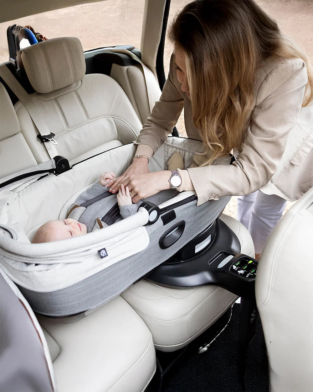 Joie i-Base Encore Car Seat Base-i-Size Certified-With Energy Absorbing Load Leg-With Easy One Hand 90 Degrees Rotation-Installs With Isofix-For 0 to 12M (Upto 13 Kg)-Black
