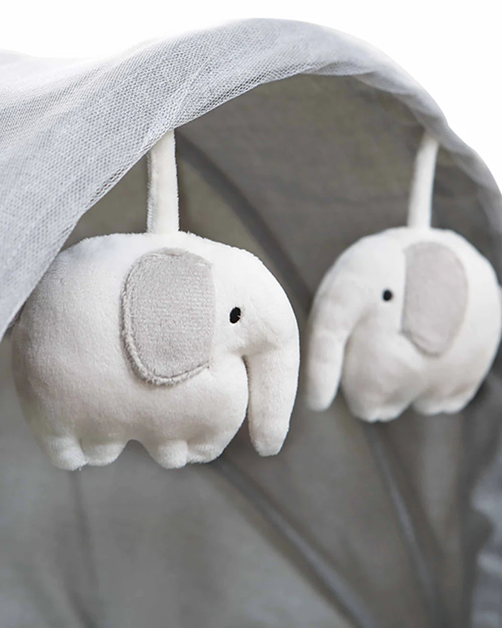 Mastela Deluxe 4 in 1 Bassinet-Cozy Bassinet, Swing & Bedside Sleeper Modes-5 Swing Speeds-15 Melodies-For 0 to 6M (Upto 9 kg)-White