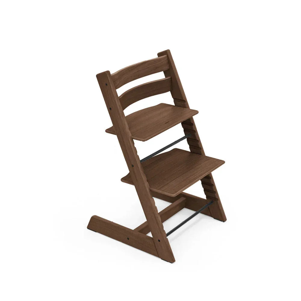 Stokke Tripp Trapp Oak Wood High Chair with Anthracite Newborn Set - Adjustable Wooden Highchair for Baby, Includes Newborn Seat with 5-Point Harness (Birth to 9 Months) & Ergonomic Chair for Babies to Adults, Timeless Scandinavian Design brown